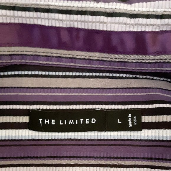 The Limited Long Sleeve Top With Eyelet Closure - Picture 4 of 6